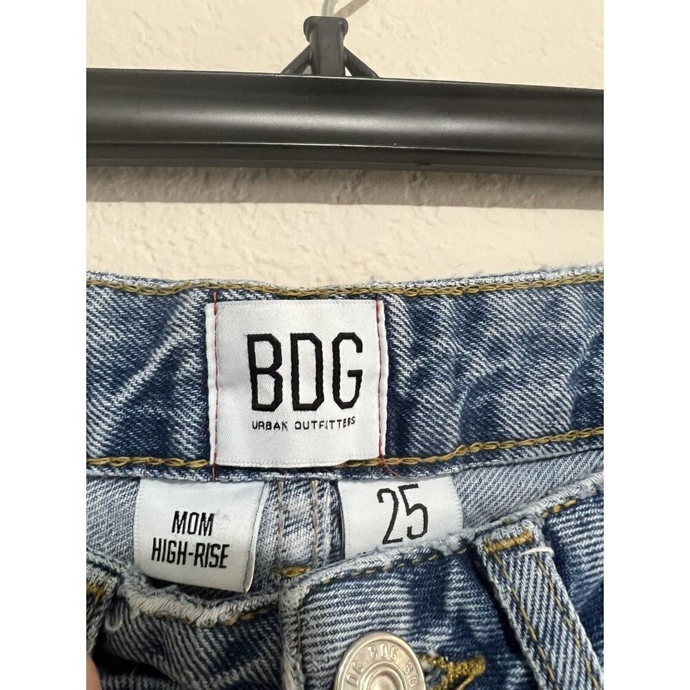 URBAN Outfitters BDG Mom High-Rise Distressed Jeans Size 25 Medium - Picture 4 of 11